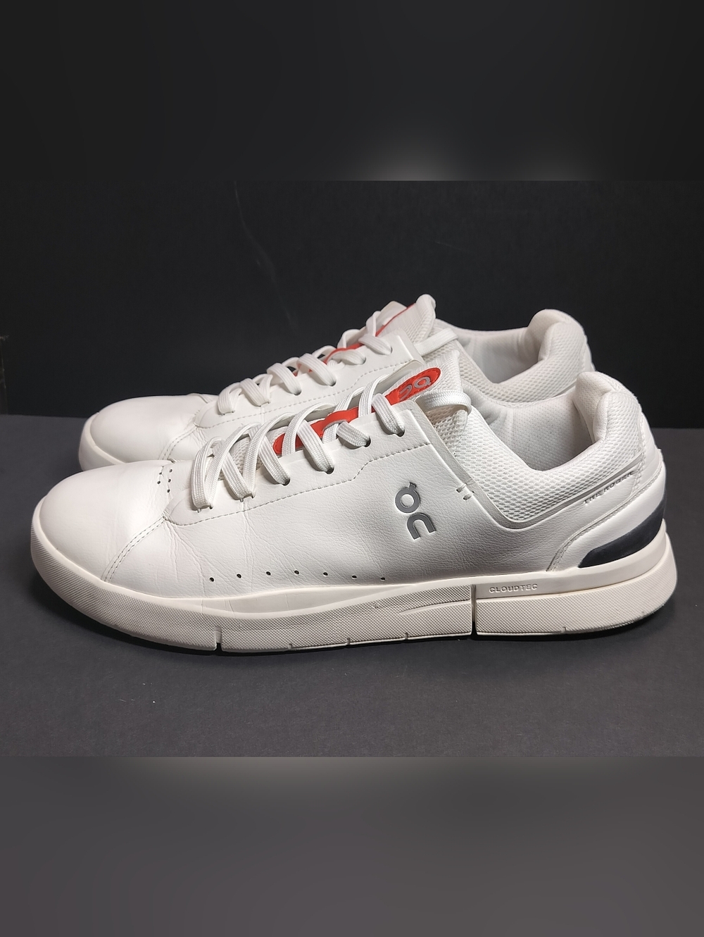 On Cloud Roger White Leather Sneakers with Red Accents Size UsM12 Pre-owned